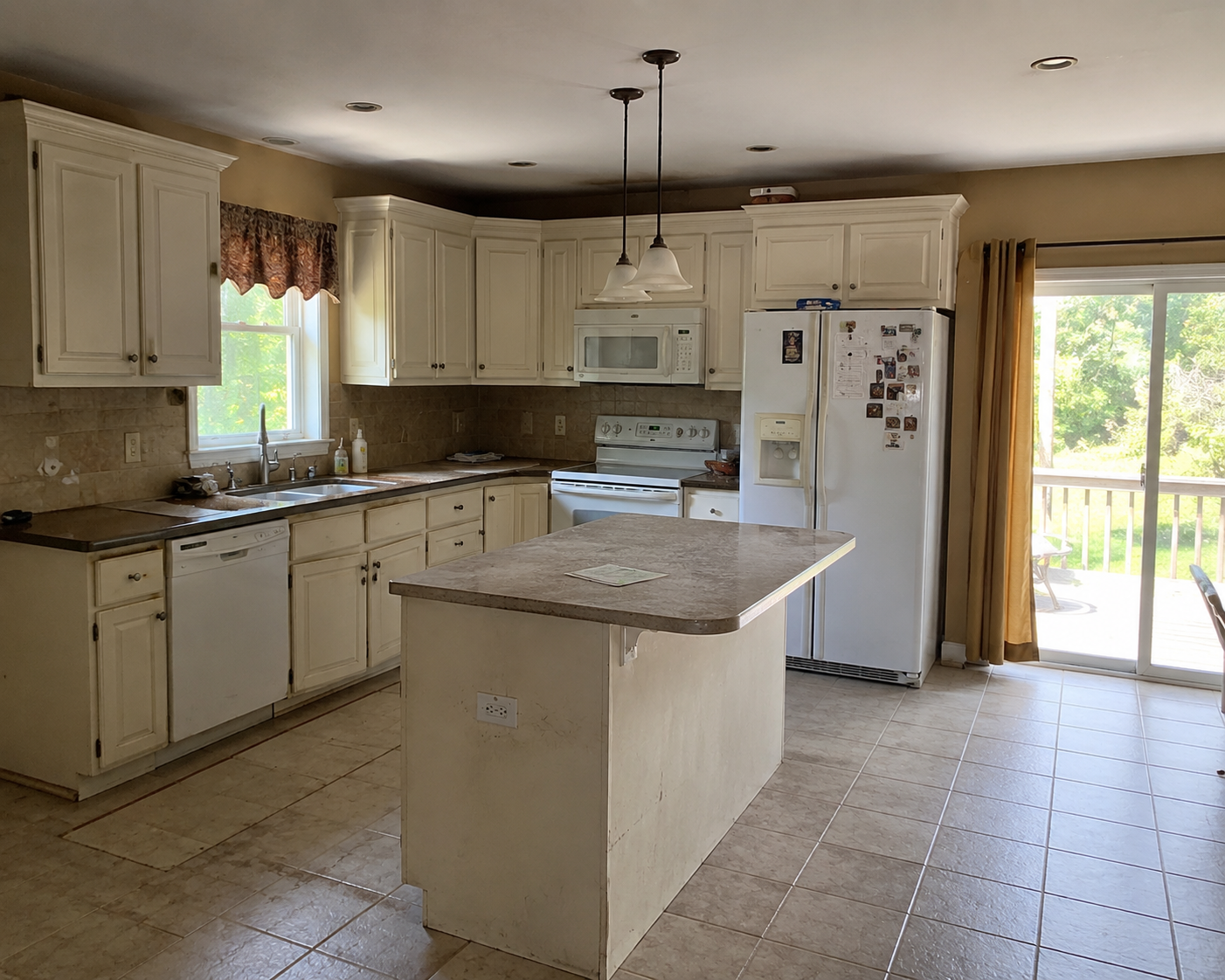 Kitchen before renovation